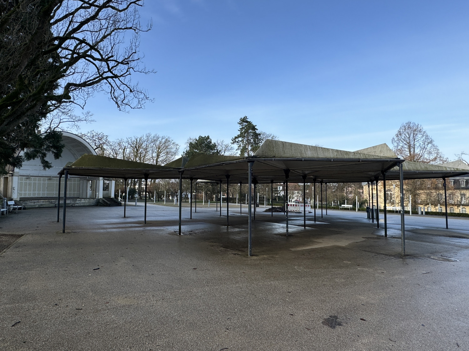 Das sogenannte Hamburger Dach auf der Bad Nenndorfer Esplanade soll ersetzt werden.