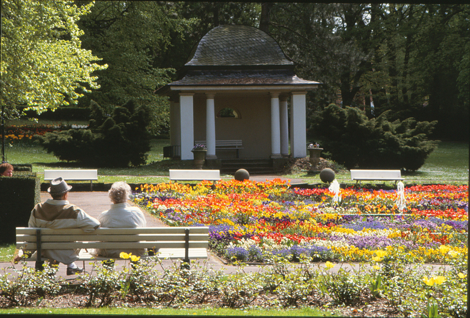 Der Sonnengarten soll seinem historischen Vorbild wieder näherkommen. Um die Wasserbecken herum werden deshalb bunte Beete angelegt. Archiv: Jörg Bartels