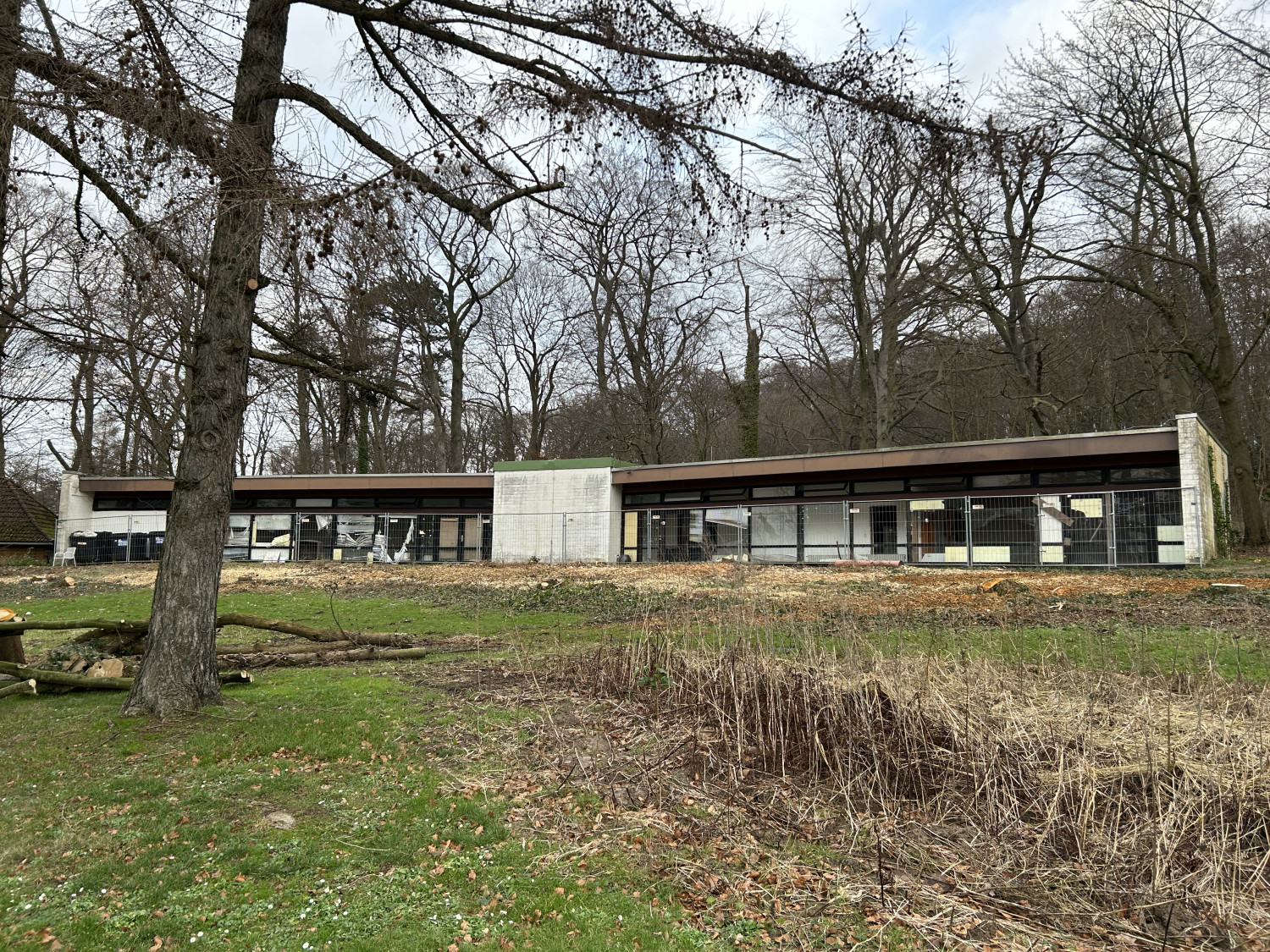 So wird die Liegehalle im Bad Nenndorfer Kurpark nicht mehr lange aussehen - die Sanierung steht bevor. 