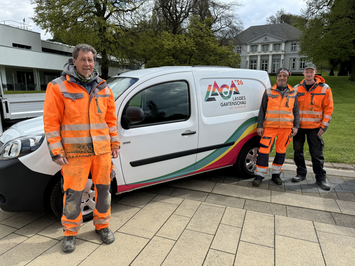 Das Team vom Baubetriebshof kümmert sich beispielsweise um die Beete auf der Promenade, was ihnen viel Lob einbringt.